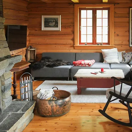 別荘 With Wooden Interior By Tinnsjoen Atra