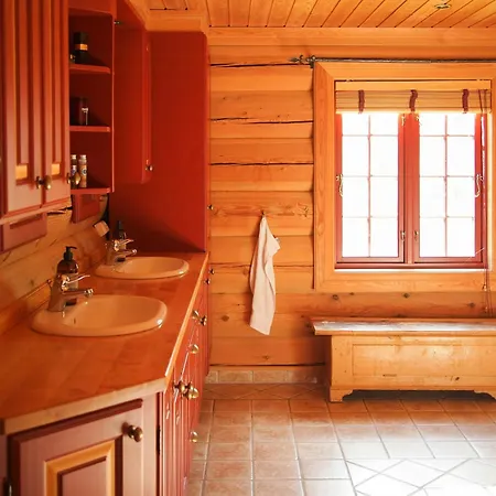 別荘 With Wooden Interior By Tinnsjoen